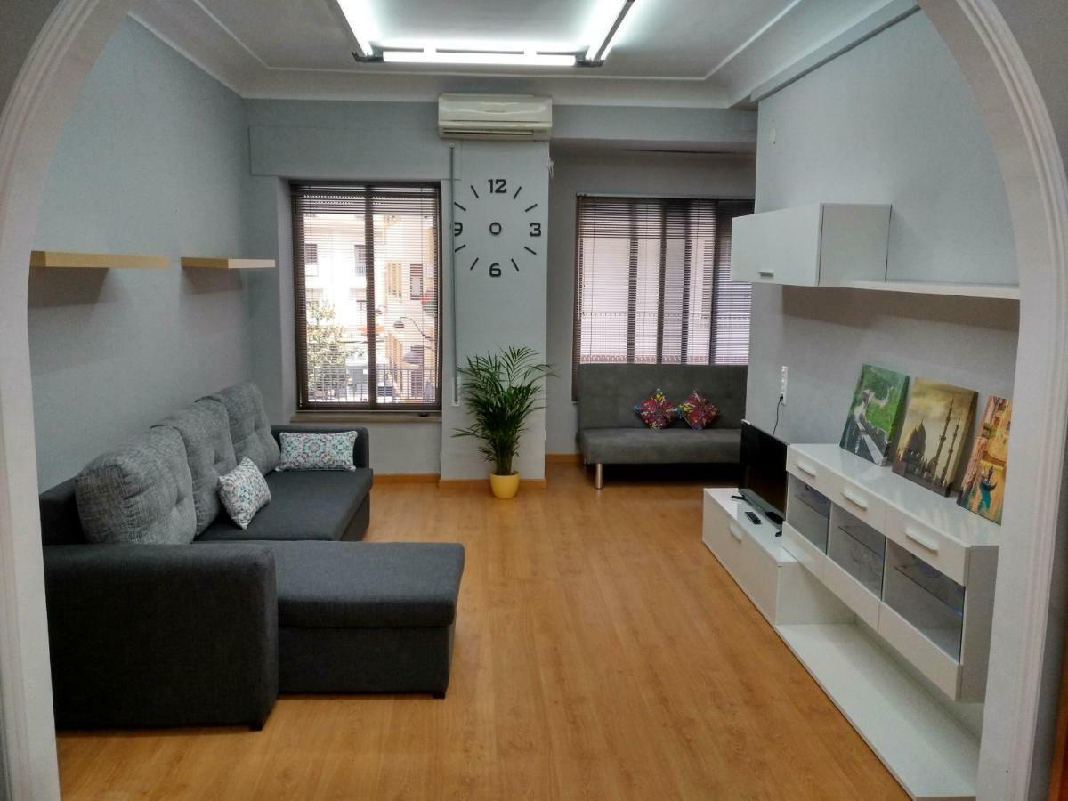 Eduardo Lucena 5, Alcazar Apartment Cordoba Luaran gambar
